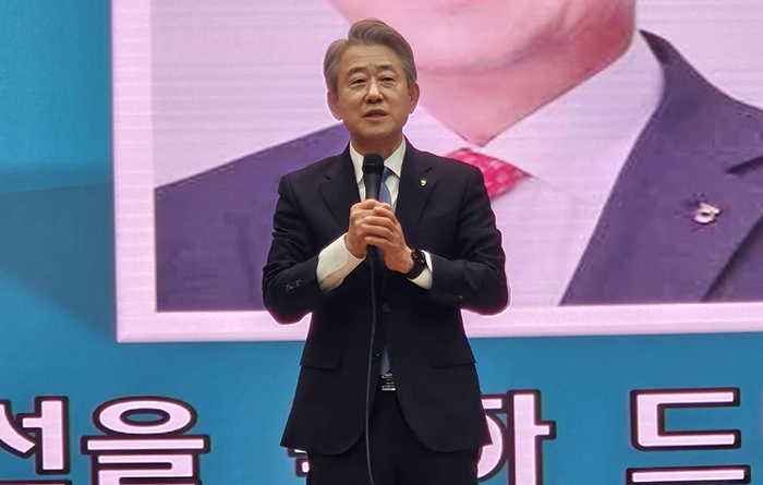 지난 1월 25일 제25대 농협중앙회장에 당선된 뒤 소감을 밝히고 있는 강호동 당선자<br>
