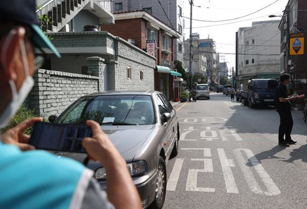 주택가 불법주정차 단속<br>
