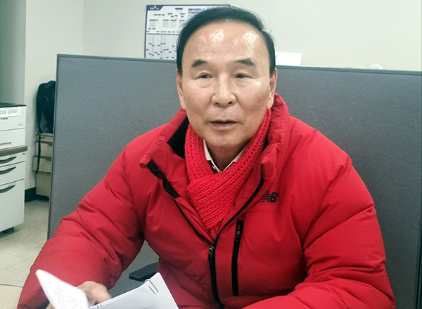 '당선 파티' 논란 해명하는 박덕흠 의원<br>
