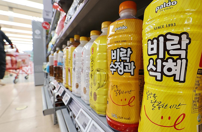 <strong>대형마트에 진열된 음료 제품</strong><br>
