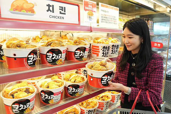 롯데마트 델리코너의 '큰치킨'<br>
