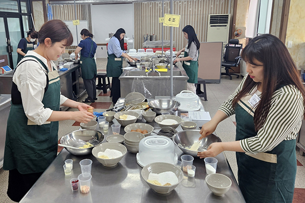 농업기술센터에서 진행하는 우리쌀 가공식품 활용 전문교육<br>
