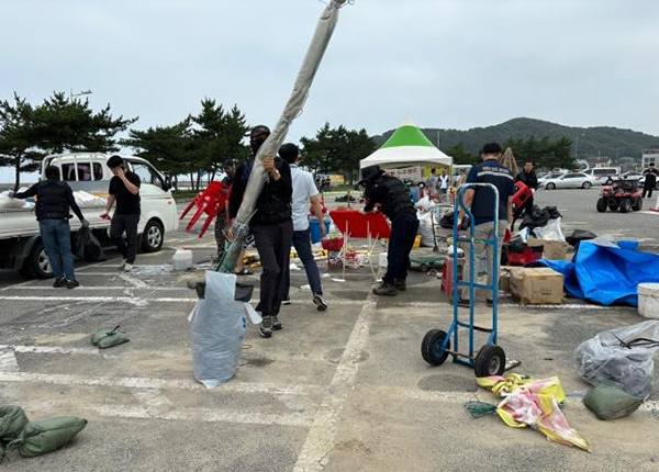 꽃지해안공원 주차장 노점상 철거<br>
