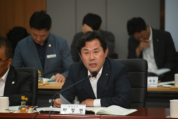 충남도 지방정부회의에서 발언하는 박정현 부여군수<br>
