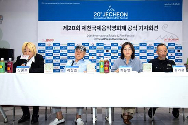<strong>기자회견에서 이야기하는 이동준 집행위원장</strong><br>
