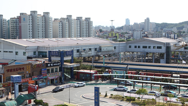 <strong>천안역 광장과 임시역사 전경</strong><br>
