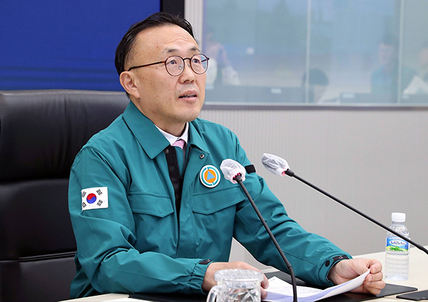 이한경 행정안전부 재난안전관리본부장이 5일 오후 정부세종청사 중앙재난안전상황실에서 열린 '추석 연휴 안전관리대책 점검회의'에 참석해 모두발언을 하고 있다. <br>
