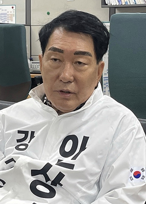 강화군수 선거 무소속 출마 설명하는 안상수 전 인천시장