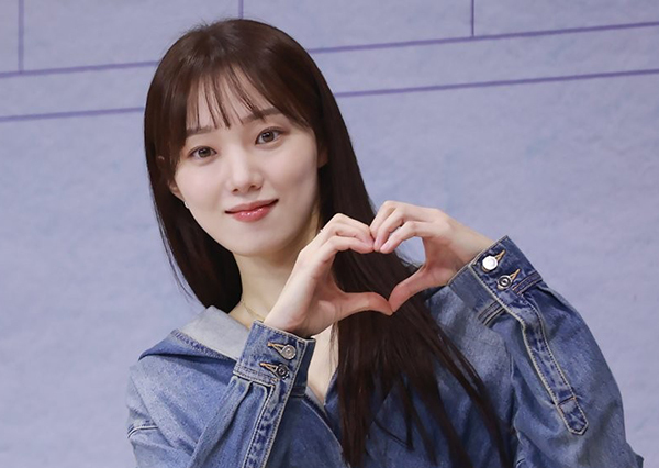 배우 이성경<br>
