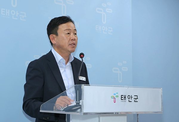 <strong>농촌개발사업 설명하는 이종연 건설과장</strong>