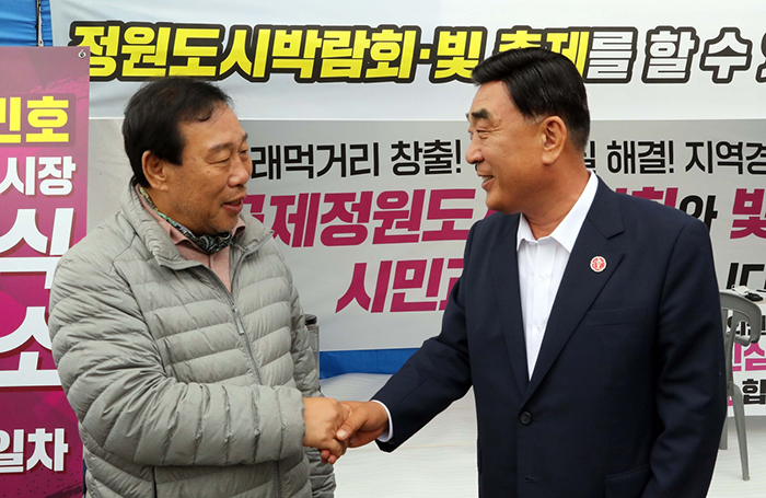 최민호 세종시장 격려 방문한 김두겸 울산시장<br>
