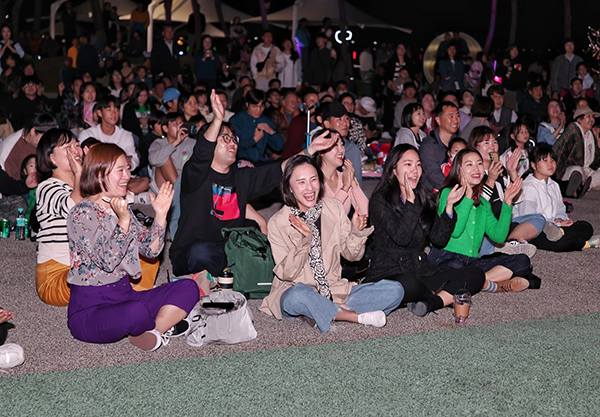 <strong>2024 삽교호에 가면 무도회 방문객들</strong><br>
