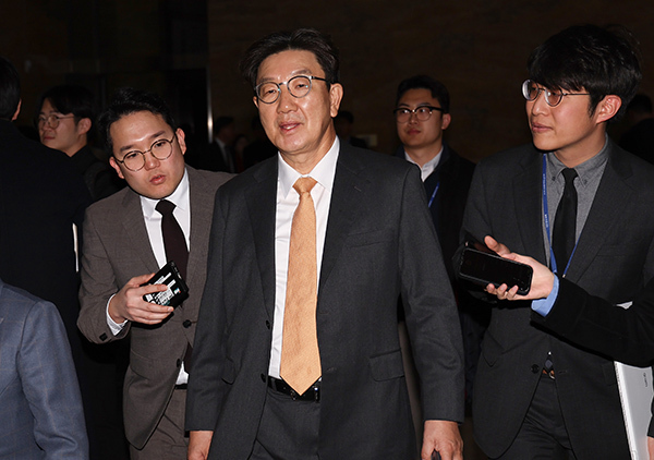 <strong>본회의장 향하는 권성동 의원</strong><br>
