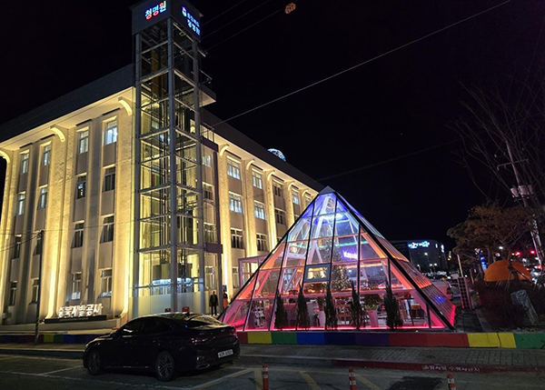 충북개발공사 사옥에 조성된 피라미드 온실<br>
