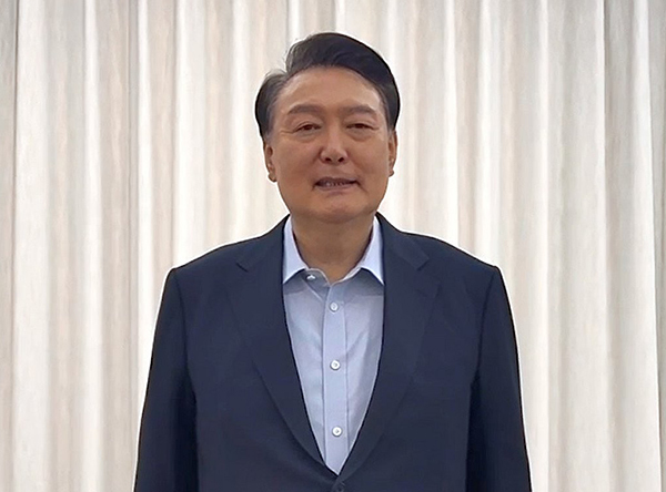 윤석열 대통령이 15일 공수처 출석 관련 대국민 담화를 하고 있다.<br>
