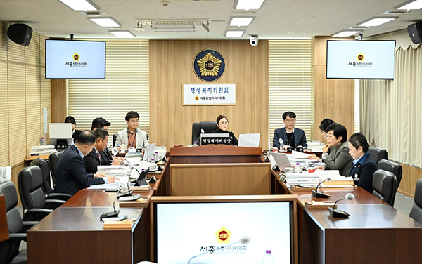 <strong>세종시의회 행정복지위원회 회의 모습</strong><br>
