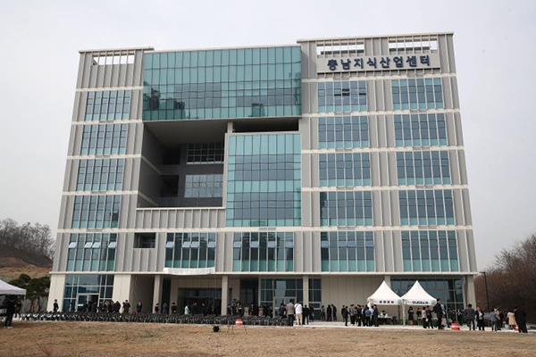 천안아산 강소특구에 있는 충남지식산업센터<br>
