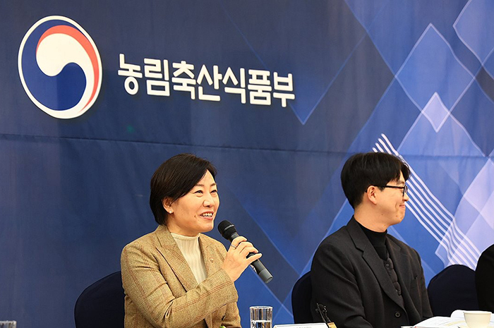 릴레이 현장 간담회 주재하는 송미령 장관<br>
