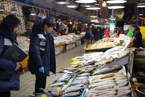 <strong>수산물 원산지 표시 단속하는 국립수산물품질관리원 특별사법경찰</strong><br>
