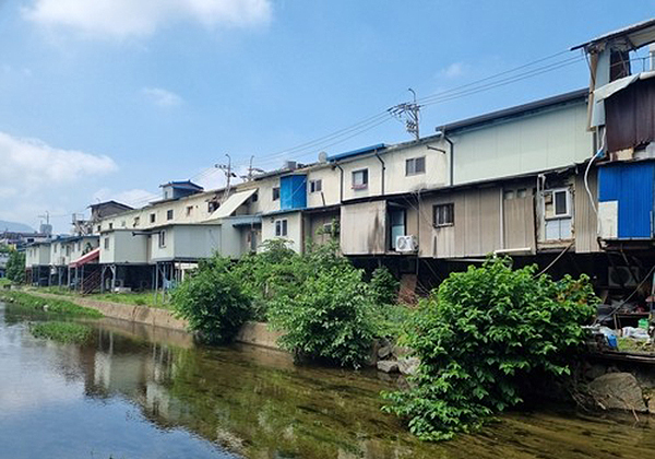 충주 공설시장 건물<br>
