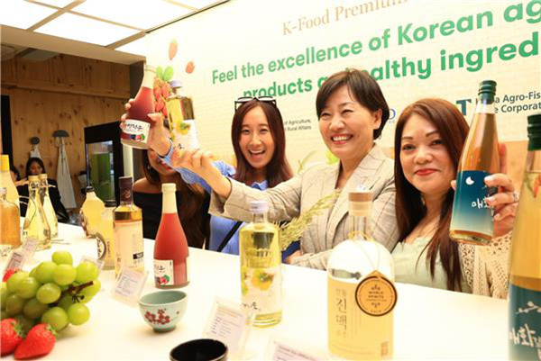 전통주 소개하는 송미령 농림축산식품부 장관<br>
