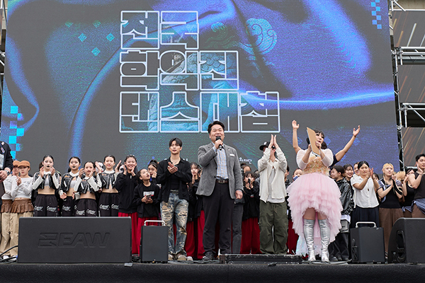 축제 행사 참여한 오세현 시장<br>
