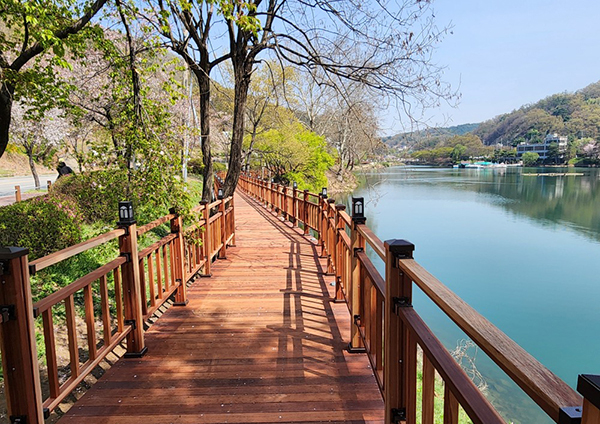 명암저수지 수변 데크길<br>
