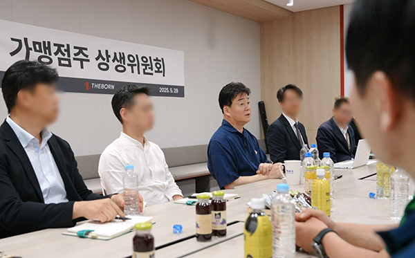 상생위원회 준비 회의에 참석한 백종원 더본코리아 대표<br>
