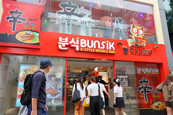 일본 도쿄의 신라면 분식 매장<br>
