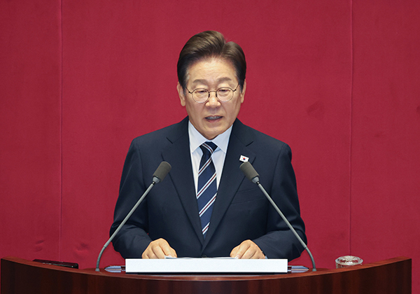 이재명 대통령이 26일 서울 여의도 국회 본회의장에서 정부의 2차 추가경정예산안 제출과 관련해 첫 시정연설을 하고 있다.<br>
