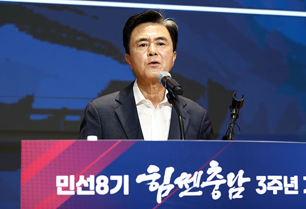 기자회견하는 김태흠 충남지사<br>
