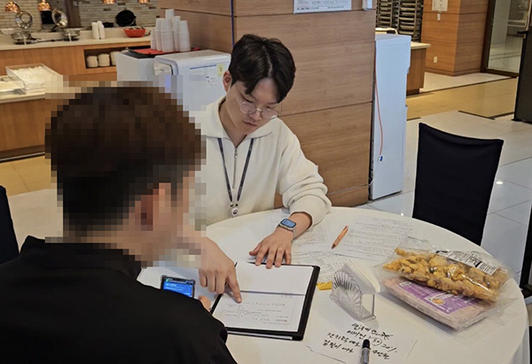 원산지 위반 업소 단속하는 농관원 직원<br>
