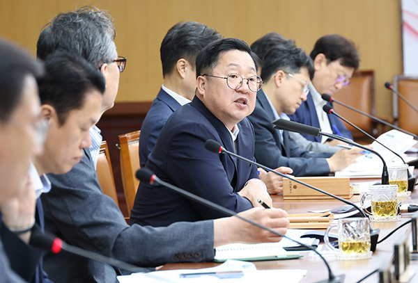 주간업무회의서 발언하는 이장우 대전시장<br>
