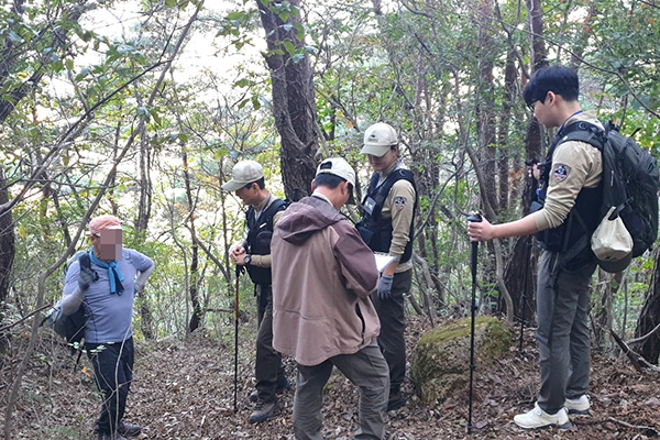 속리산국립공원 샛길출입 단속 현장<br>
