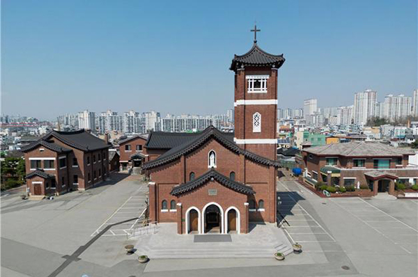 청주 내덕동 주교좌 성당<br>
