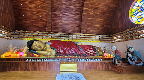 연화산 와우정사 열반전에 모셔진 누워계시는 부처님.<br>
