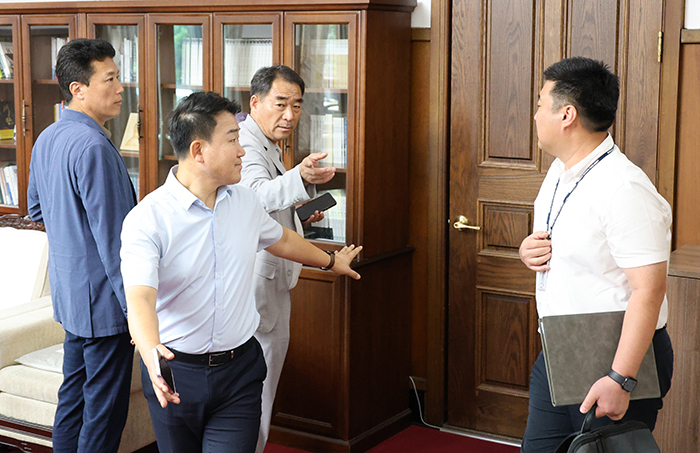 압수수색 시도하는 충북경찰청 반부패경제범죄수사대<br>

