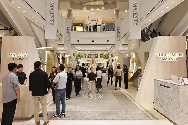 신세계백화점 강남점 1층 더스테이지 마제스티 팝업 전경<br>
