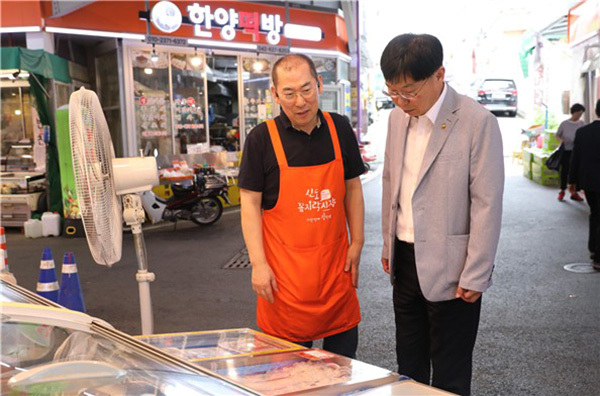 전통시장 찾은 안형준 통계청장<br>
