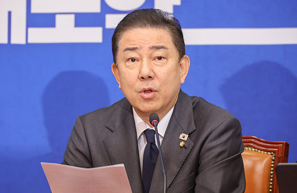 최고위원회의에서 발언하는 김병기 원내대표<br>
