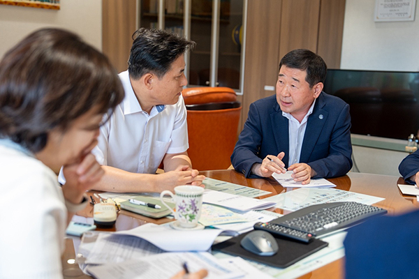 수자원공사 방문한 이재영 증평군수(맨 오른쪽)<br>
