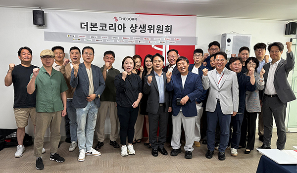 더본코리아 상생위에 참여한 본사 관계자와 가맹점주들<br>
