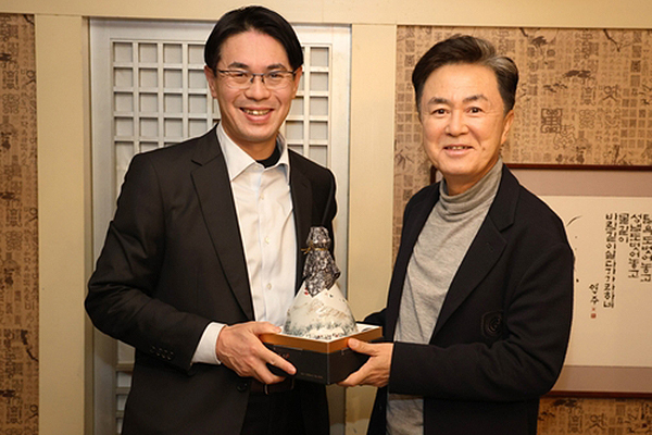 김태흠 충남지사(오른쪽)와 야마시타 마코토 일본 나라현지사<br>

