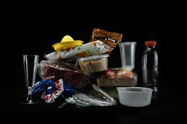 '프탈레이트'(phthalate)가 첨가된 플라스틱 생활용품들<br>
