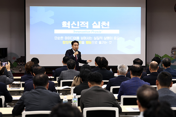 <strong>이노비즈협회 기업인 상대로 투자유치 세일즈 나선 김영환 충북지사</strong><br>

