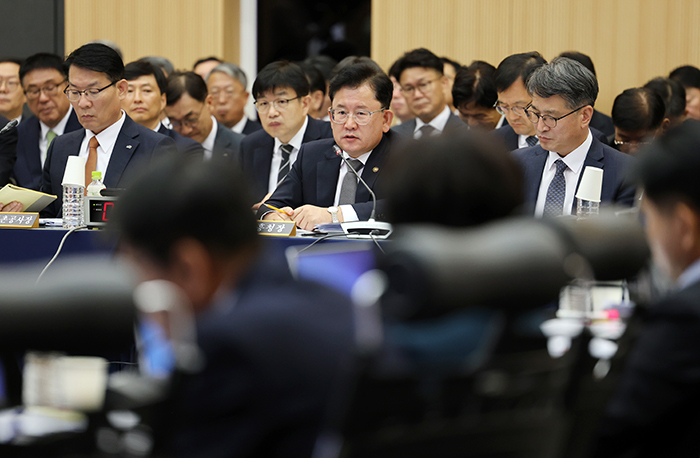 이승돈 농촌진흥청장이 국회 농림축산식품해양수산위원회 국정감사에서 답변하고 있다.<br>
