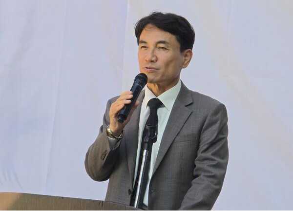 김진태 강원특별자치도지사가 축사를 하고 있다.<br>
