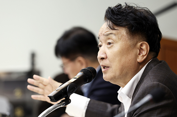 <strong>확대간부회의 주재하는 김영환 충북지사</strong><br>
 