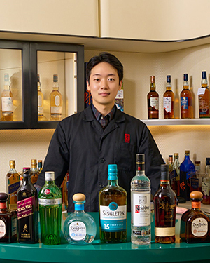 APEC CEO 서밋에서 바텐딩 서비스를 제공한 박희만 바텐더