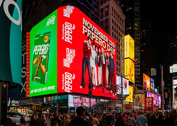 <strong>뉴욕 타임스스퀘어 TSX 브로드웨이 빌딩에 송출되는 빼빼로 광고</strong>
